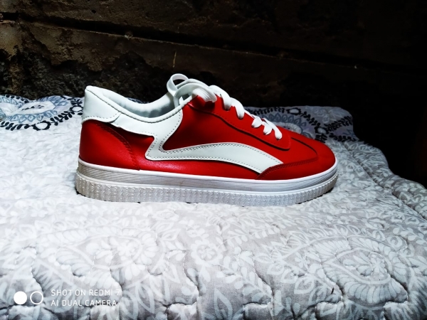Red unisex sneakers